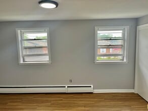 15 Fairfax Ave, Unit B2 in West Hartford, CT - Building Photo - Building Photo