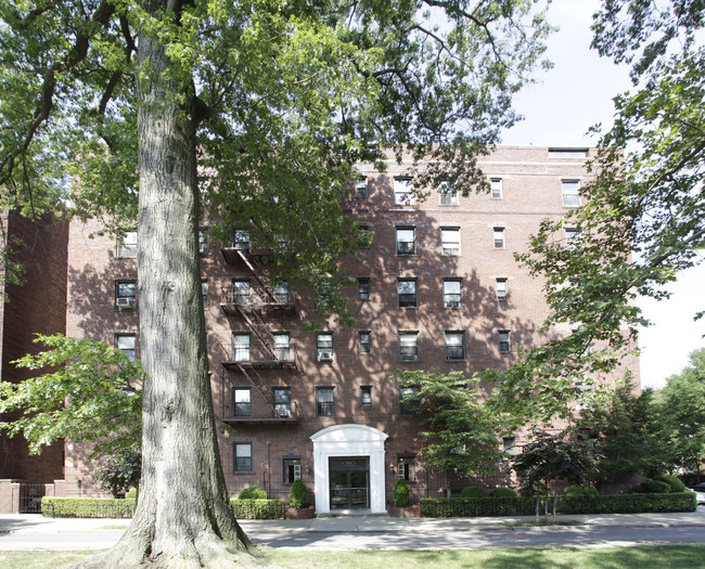 840 E 17th St in Brooklyn, NY - Foto de edificio - Building Photo