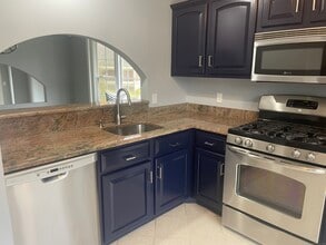 173 Foxbridge Village Rd in Branford, CT - Building Photo - Building Photo