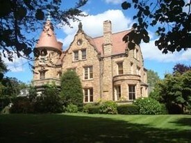 364 Bellevue Ave in Newport, RI - Building Photo