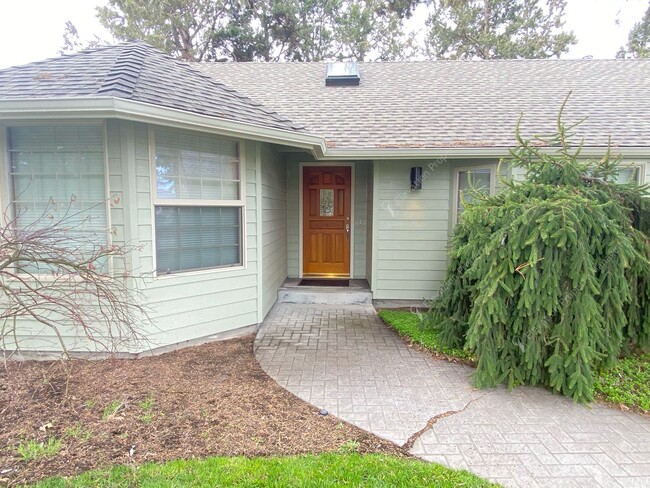 3081 NE Purcell Blvd in Bend, OR - Building Photo - Building Photo