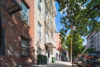 237 East 10th Street in New York, NY - Building Photo - Building Photo
