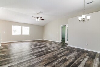9260 Vía Segovia in New Port Richey, FL - Building Photo - Building Photo