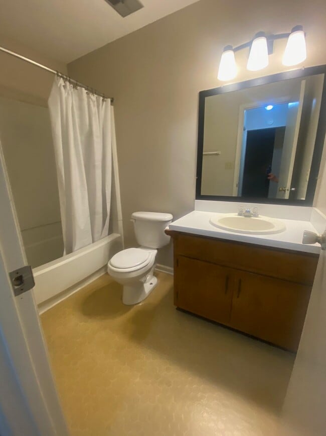 3204 Ginger Dr in Tallahassee, FL - Foto de edificio - Building Photo