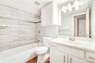 Cambridge Apartments in Angleton, TX - Building Photo - Building Photo