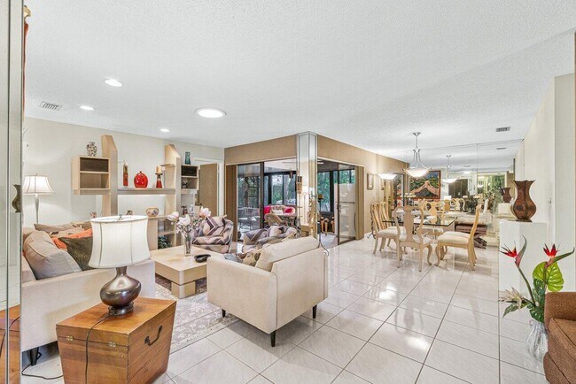 5944 Forest Grove Dr-Unit -4 in Boynton Beach, FL - Foto de edificio - Building Photo