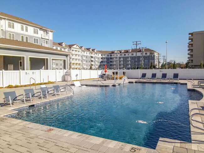 Pinewell Station in Norfolk, VA - Foto de edificio - Building Photo