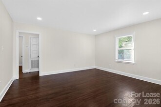 3441 Commonwealth Ave in Charlotte, NC - Foto de edificio - Building Photo