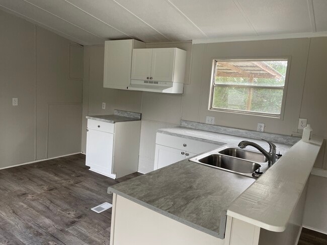 176 Circle Dr in Glennville, GA - Building Photo - Building Photo