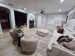 11 Sola Ct in Sacramento, CA - Building Photo - Building Photo