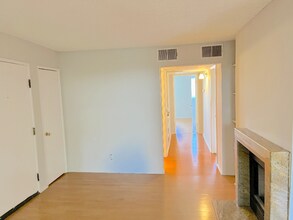 430 E San Jose Ave in Burbank, CA - Building Photo - Building Photo