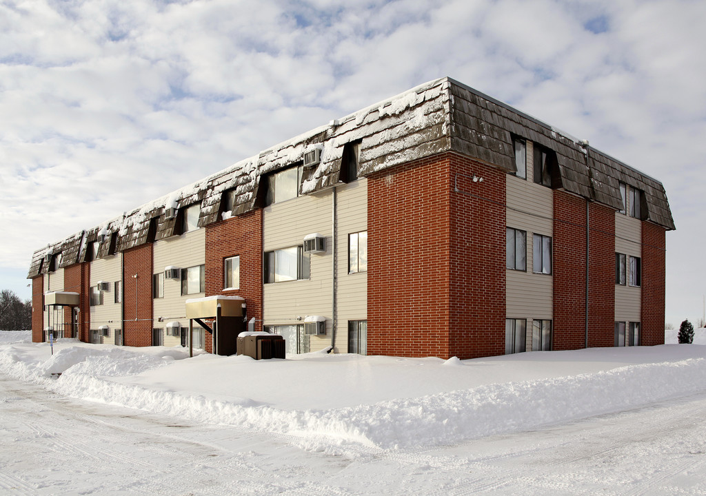 45 Michael Ct in Hutchinson, MN - Foto de edificio