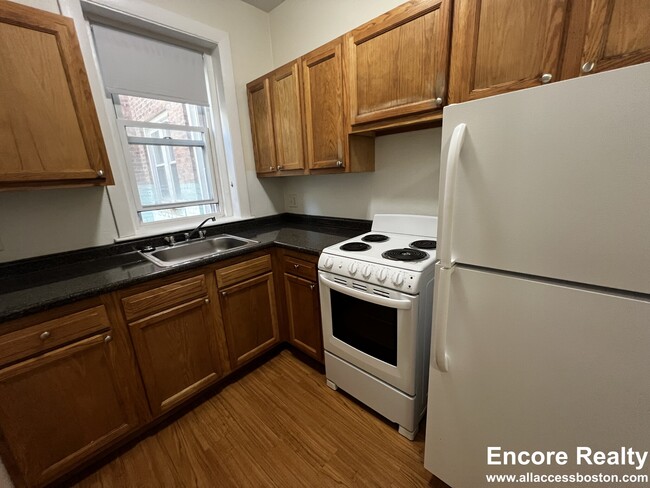 48 Lancaster Ter in Brookline, MA - Building Photo - Building Photo