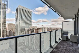 161 Roehampton Ave in Toronto, ON - Building Photo - Building Photo