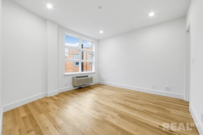 525 Union Ave in Brooklyn, NY - Building Photo - Building Photo