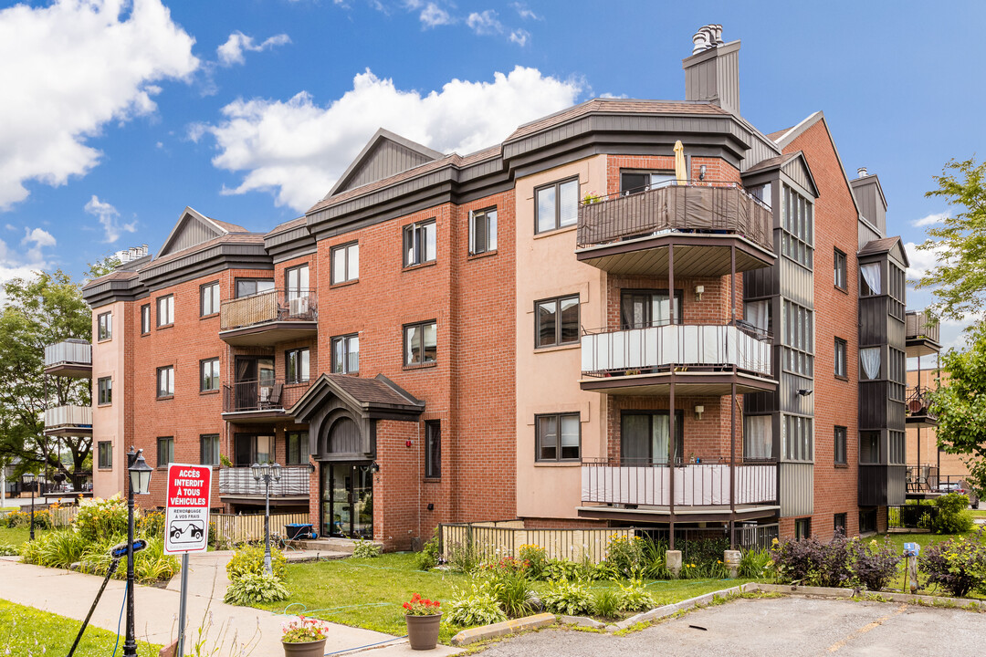 5 Bellerose Boul E in Laval, QC - Building Photo