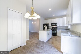 43176 Lawnsberry Square in Ashburn, VA - Building Photo - Building Photo