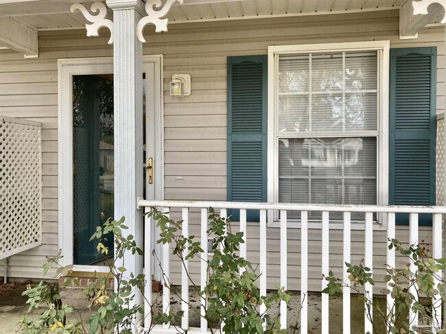 2470 Trailwood Dr in Cantonment, FL - Building Photo - Building Photo