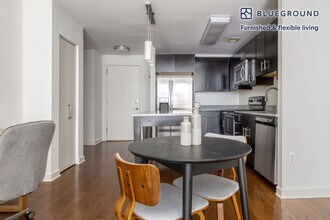 4918 St Elmo Ave in Bethesda, MD - Foto de edificio - Building Photo