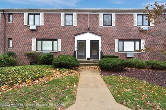 183 Manor E in Red Bank, NJ - Foto de edificio - Building Photo