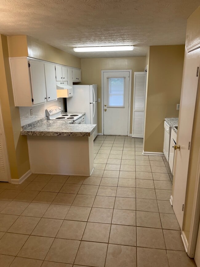 2641 Union Cir in Suwanee, GA - Foto de edificio - Building Photo