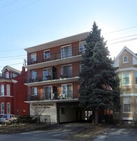 Gallery West Apartments in Hamilton, ON - Building Photo