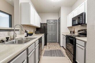 Majestic Oaks in Pensacola, FL - Foto de edificio - Building Photo