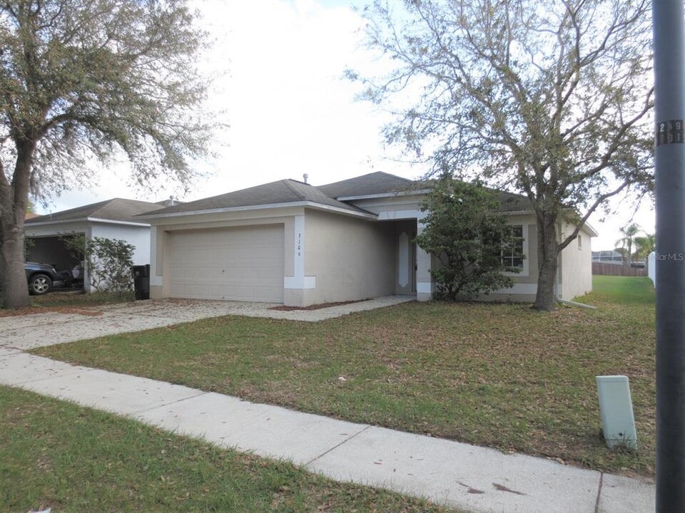 3106 Pine Top Dr in Valrico, FL - Building Photo