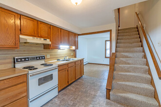 240 Lebanon Ave-Unit -2 in Colchester, CT - Building Photo - Building Photo