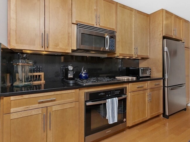 93 E Brookline St, Unit 1 in Boston, MA - Foto de edificio - Building Photo