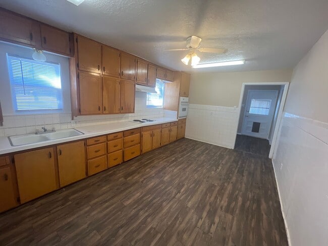 730 W 17th Ln in Portales, NM - Building Photo - Building Photo