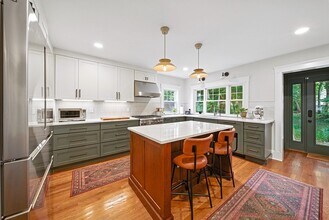 34 Lynde Ave in Melrose, MA - Building Photo - Building Photo