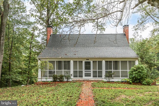 6122 Leedstown Rd in Colonial Beach, VA - Foto de edificio - Building Photo