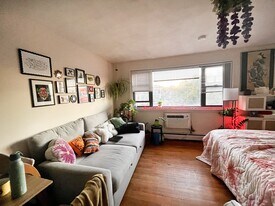 1027 Commonwealth Ave in Boston, MA - Building Photo