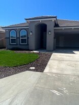 1207 Bristlecone Dr in Madera, CA - Building Photo