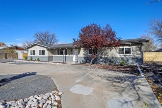 1150 La Vega Rd in Bosque Farms, NM - Foto de edificio - Building Photo