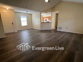 102 Swing Ct in Raeford, NC - Building Photo - Building Photo