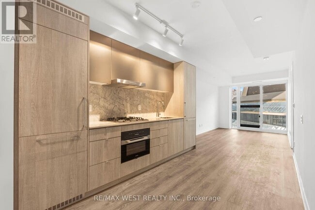 property at 771-771 Yonge St