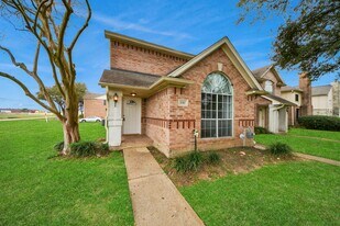 1010 Gardenwalk Dr in La Porte, TX - Building Photo