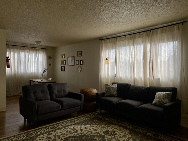 3520 E 42nd Ave in Anchorage, AK - Foto de edificio