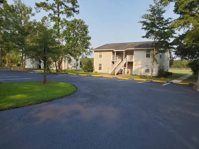 The Woodlands- Upgraded 2 bedroom, 2 bathr...