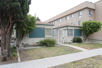 146 N Hamilton Dr in Beverly Hills, CA - Building Photo - Building Photo