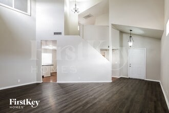 8123 W Shangri La Rd in Peoria, AZ - Foto de edificio - Building Photo