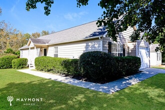 1195 Foxwood Dr in Douglasville, GA - Foto de edificio - Building Photo