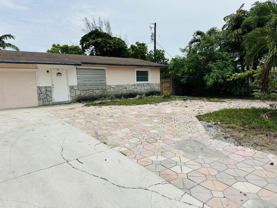 3893 Allison Ct in Lake Worth Beach, FL - Building Photo