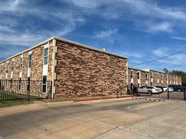 2107 NW 38th St in Lawton, OK - Foto de edificio - Building Photo