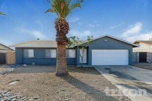 10717 West Campbell Ave in Phoenix, AZ - Building Photo