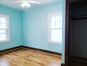 335 W Cortland Ave, Unit 2 in Jackson, MI - Foto de edificio - Building Photo