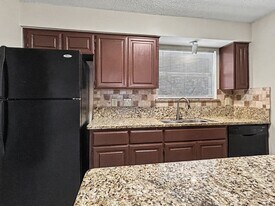 12446 Starcrest Dr in San Antonio, TX - Building Photo