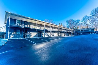 Summit St Apartments in Winston-Salem, NC - Foto de edificio - Building Photo